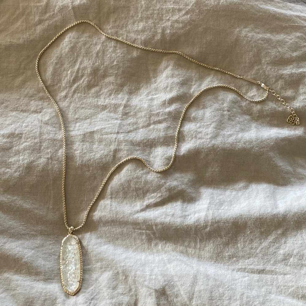 Kendra Scott necklace